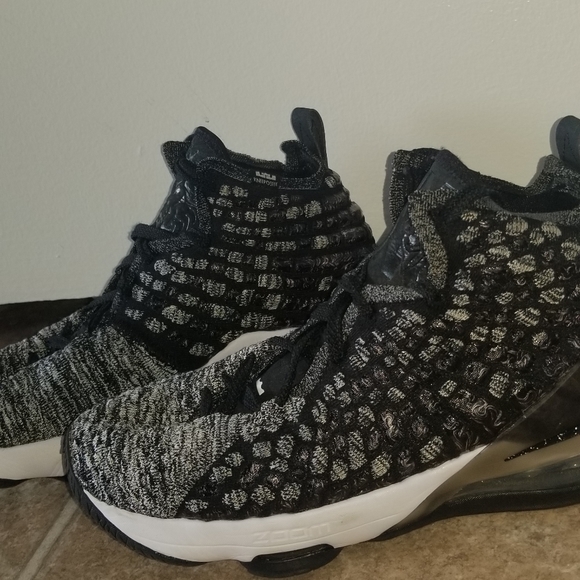 Lebron 17 youth - Picture 13 of 13